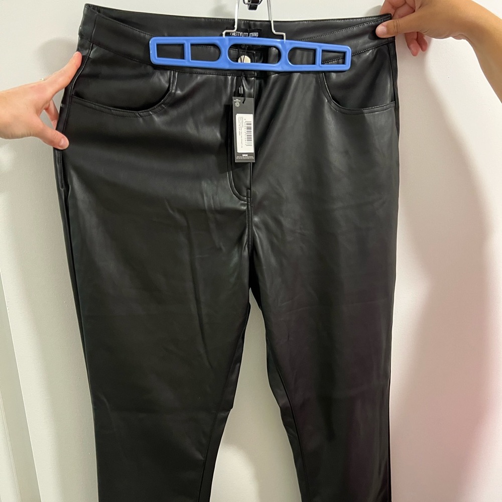 NWT PrettyLittleThing Faux Leather Pants w Split Hem - Size 16